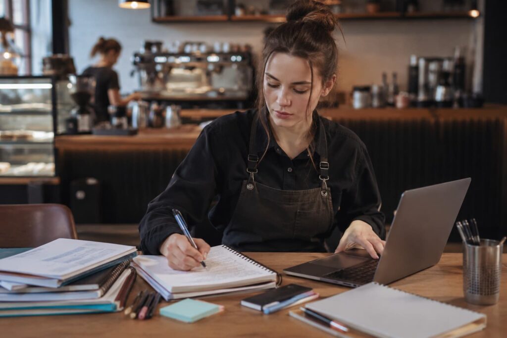 Part-Time Work During University: How to Make a Student Job Support Your Future Career